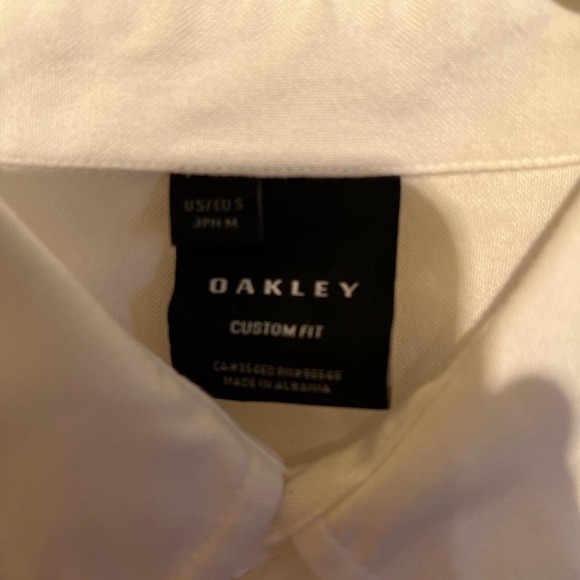 Men’s Oakley Dress Shirt - Picture 2 of 3